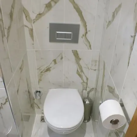 Holas Apartman *