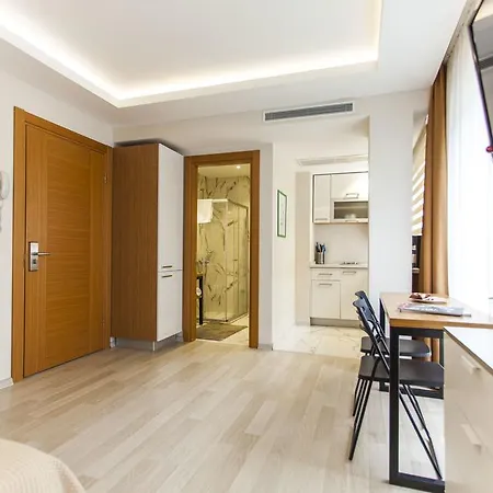 Holas Apartman *