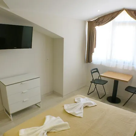 Holas Apartman *