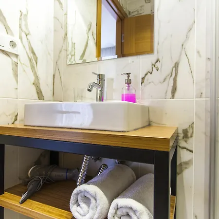 Holas Apartman *