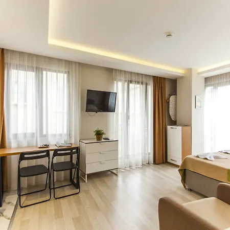Holas Apartman *